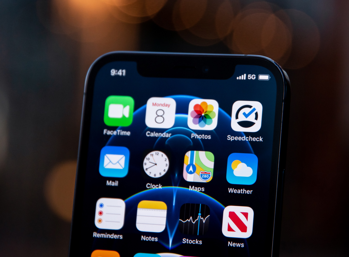 东昌府苹果手机维修分享为什么 iPhone 12 在冬季会自动关机 