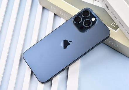 东昌府苹果维修点分享iPhone 15 Pro Max屏幕更换全新实操风险 